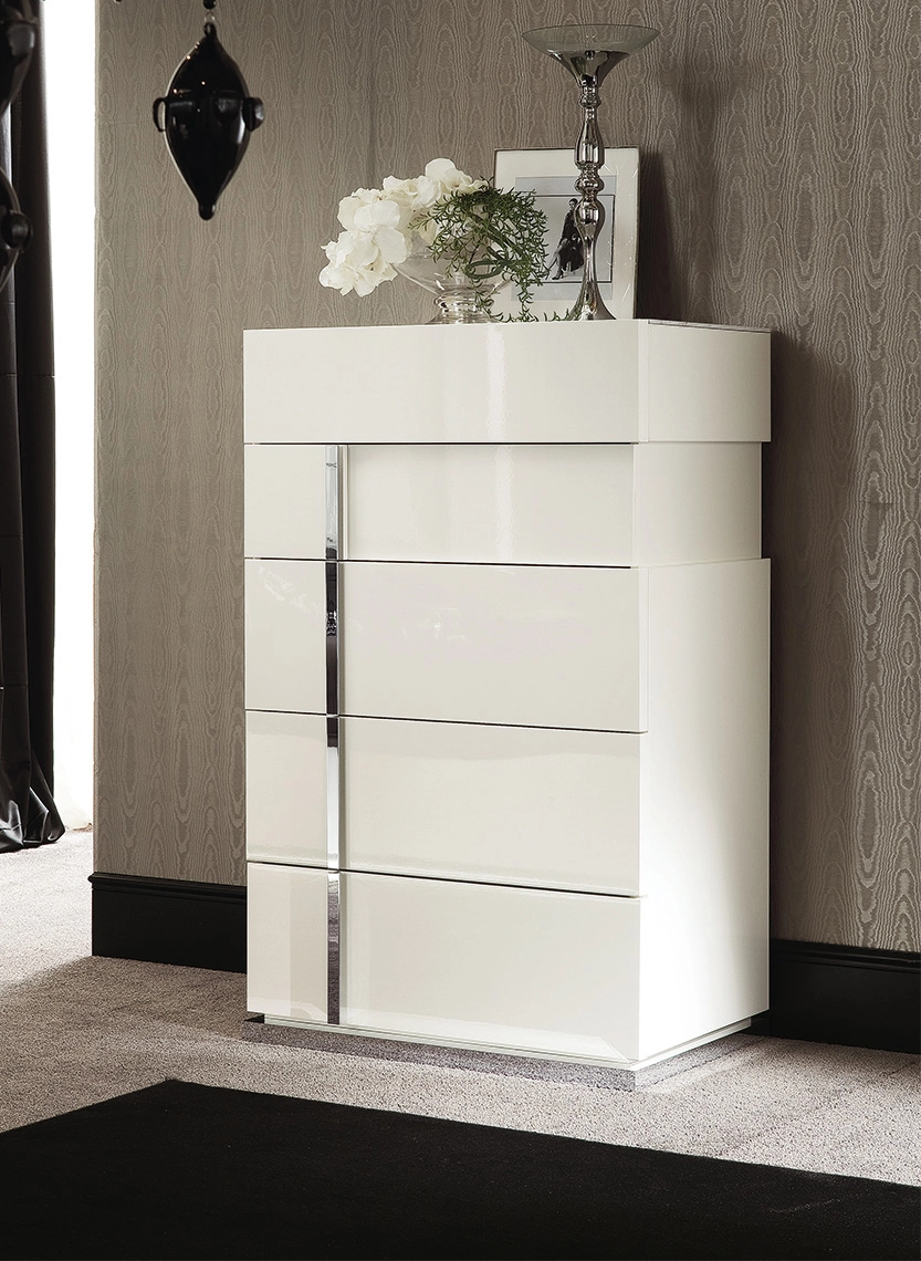 Canova Chest