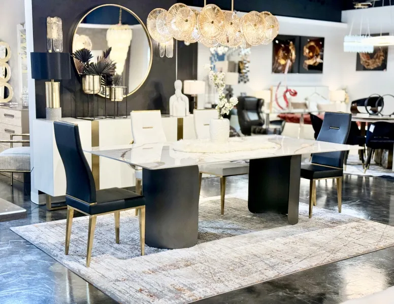 Mellow Dinning Table