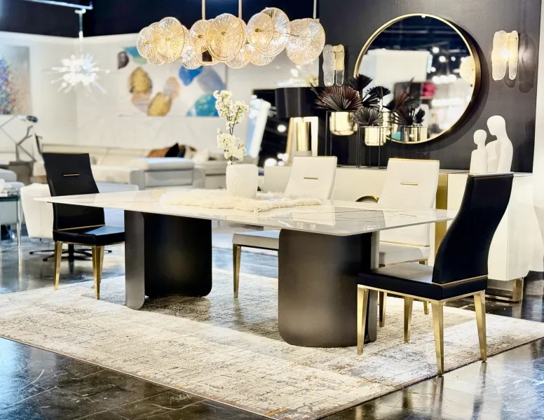 Mellow Dinning Table