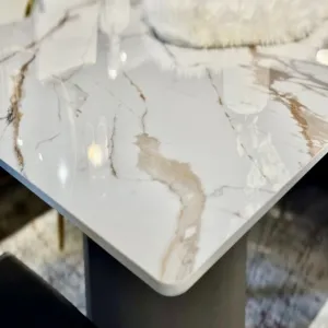 Mellow Dinning Table