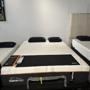 Tempur Pedic king Pro Adapt Firm AS-IS(Floor Sample)
